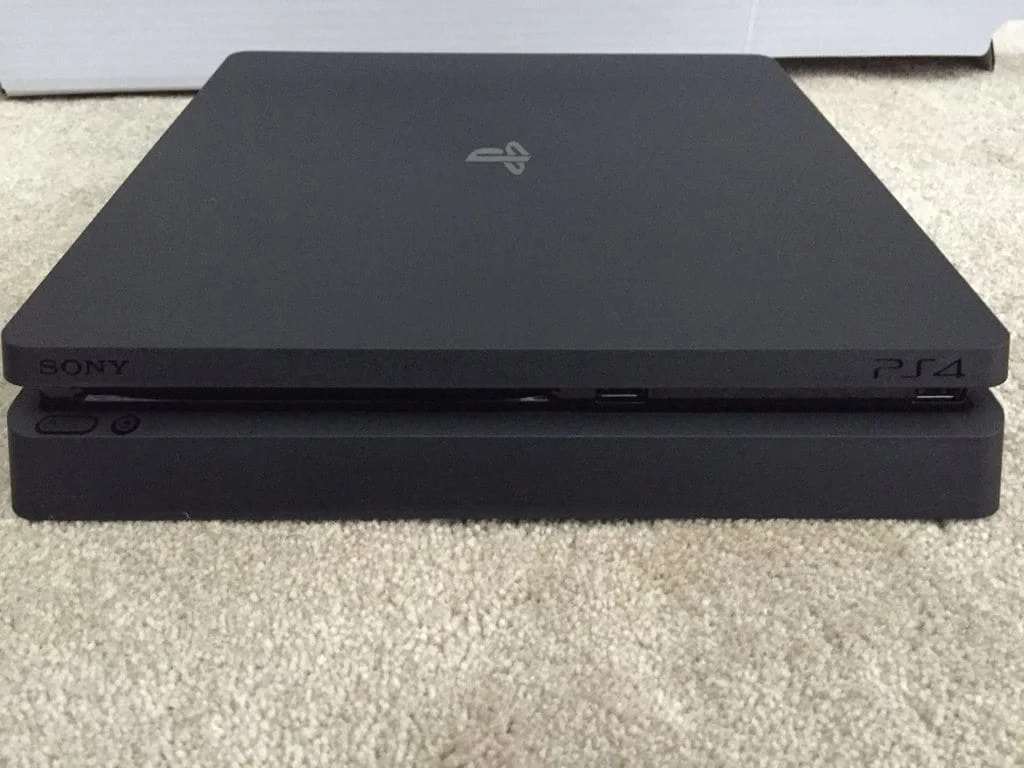 Así es el PlayStation 4 Slim (fotos)