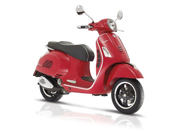 01-vespa-gts-super-300