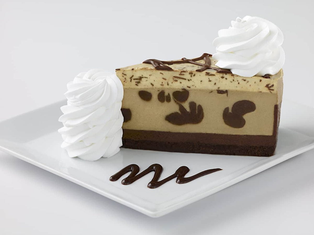 Endulza tu domingo con un pay de café y crema de chocolate
