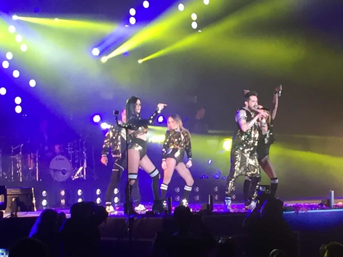 OV7 pone su toque musical en el #SuburbiaFashionShow 2017