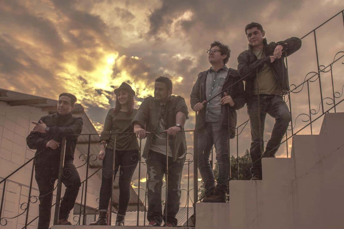 Un paso al umbral y otro a las estellas, ¿ya conoces a la banda Munek?